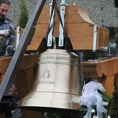  Montaż zawieszenia dla „prawdopodobnie najlepszego dzwonu w historii polskiego ludwisarstwa” –  Czernica k. Rybnika, 15 kwietnia