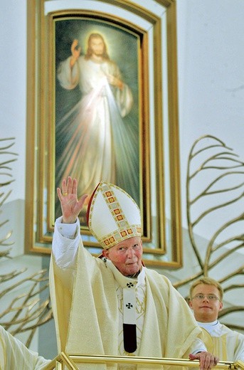 W 2002 r. Jan Paweł II  poświęcił sanktuarium Miłosierdzia Bożego w Łagiewnikach. Było to zwieńczenie  jego troski  o przekazanie światu  orędzia  św. Faustyny  o Bożym Miłosierdziu 