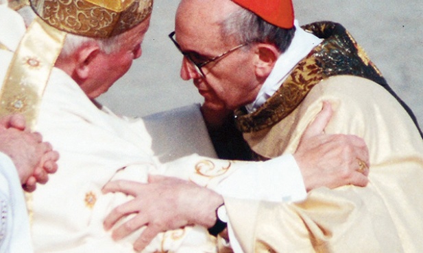 22 lutego 2001 r. Jan Paweł II mianował abp. Bergoglio kardynałem