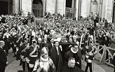 Pogrzeb Jana XXIII był pierwszym w historii papiestwa wydarzeniem globalnym, relacjonowanym przez media na całym świecie 