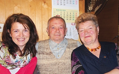  Marlena Kochanowska (po lewej), Tadeusz Sobczak i jego żona Hanna wierzą, że cud uzdrowienia wyprosił panu Tadeuszowi  Jan Paweł II 