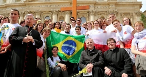 Nasi reprezentanci odbierali w Rzymie symbole ŚDM