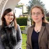 Julia Ziółko (z lewej) i Anna Katarzyna Pastuszka zachęcają młodych diecezjan do włączenia się w przygotowania do Światowych Dni Młodzieży