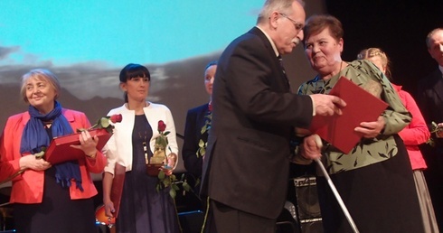 Z kamienia wodę wyciśnie