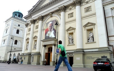 Klub go-go znika, "Białe Parasolki" zostają