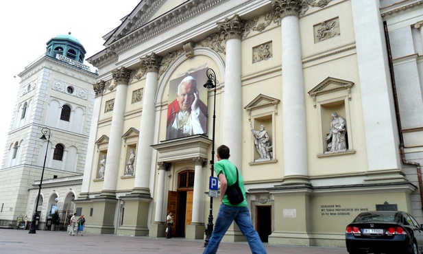 Klub go-go znika, "Białe Parasolki" zostają
