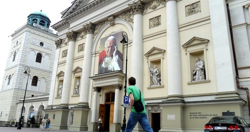 Klub go-go znika, "Białe Parasolki" zostają