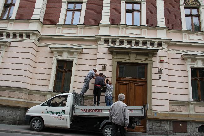 Papieskie tablice i herb już w Tarnowie 