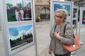 Wystawa przed olsztyńskim ratuszem