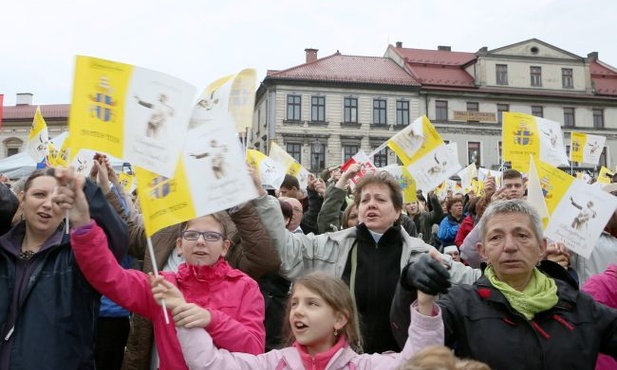 Polska żyje kanonizacją