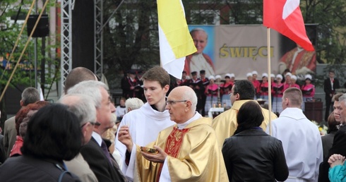 Uroczystość z okazji kanonizacji papieży w Kutnie