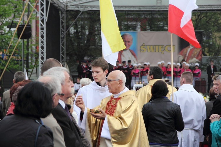 Uroczystość z okazji kanonizacji papieży w Kutnie