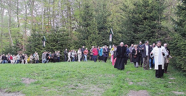 Procesją światła rozpoczął się Wieczór Miłosierdzia w gdańskim sanktuarium