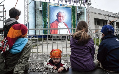  Rodzinne świętowanie kanonizacji Jana Pawła II  w Wilanowie trwało niemal do wieczora