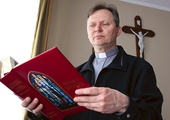  Ks. dr Andrzej Oczachowski jest proboszczem w parafii w Łagowie, a także biblistą i wykładowcą Nowego Testamentu w Wyższym Seminarium Duchownym w Paradyżu oraz na Wydziale Teologicznym w Zielonej Górze
