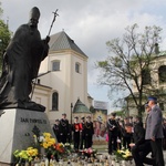 Przemarsz strażaków na cześć papieży