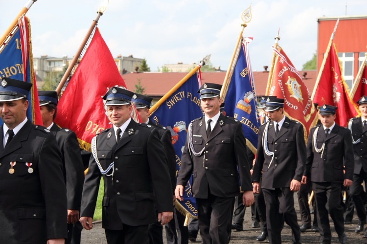 Przemarsz strażaków na cześć papieży