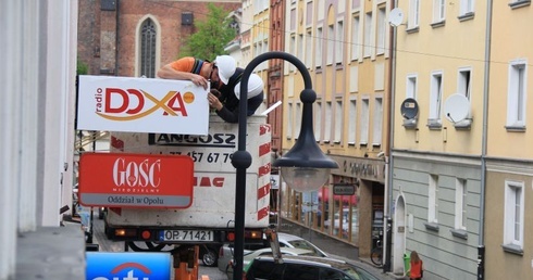 Plus się kończy, Doxa zaczyna