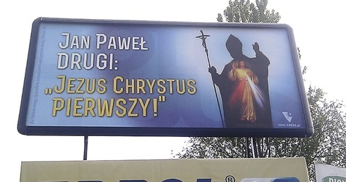 Ewangelizacyjny billboard pojawił się naprzeciw CH Sarni Stok w Bielsku-Białej