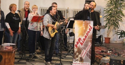 Dziękczynne czuwanie młodzieży w Słupsku