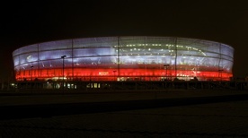 Stadion na biało i czerwono