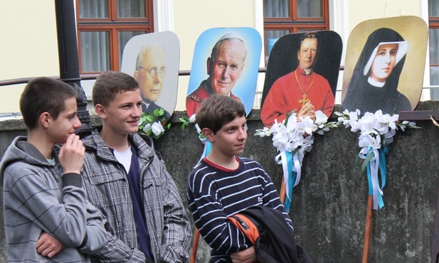 Dziś pielgrzymi dotrą do celu razem z patronami swoich grup 