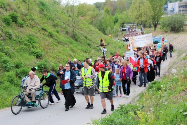 Pielgrzymi u św. Jana Pawła II w Łagiewnikach