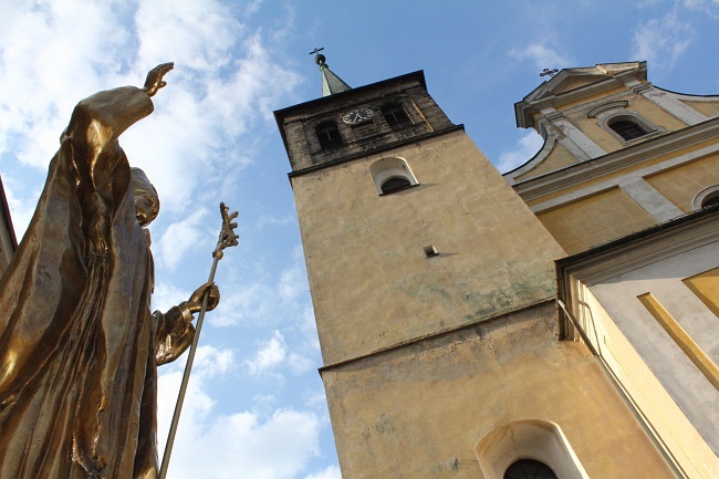 Papieski pomnik w Dusznikach