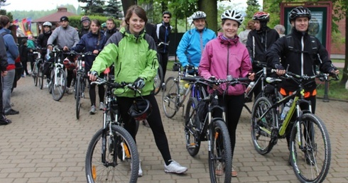 Uczestnicy "Zakręconych rekolekcji" już na terenie sanktuarium w Łagiewnikach