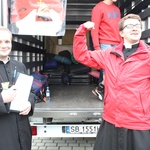 Księża i klerycy w drodze do Łagiewnik