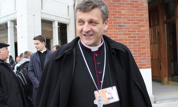 Biskup Roman Pindel, pielgrzym z legitymacją numer jeden!