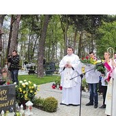 Arcybiskup Sławoj Leszek Głódź poświęcił nowy pomnik św. Jana Pawła II, który został odsłonięty przy kościele  pw. Najświętszego Imienia Maryi  na gdańskim Krakowcu 