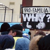 Około 60 osób pikietowało  pod szpitalem Pro-Familia przeciwko wykonywanym  tam zabiegom aborcji