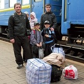 Said z żoną Fatimą i czwórką dzieci na dworcu we Lwowie