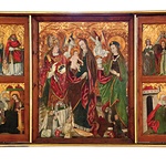 Środkowy obraz tryptyku przedstawia Matkę Bożą ze św. Marią Magdaleną i św. Stanisławem – patronami parafii