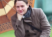 Anna Zieleźny  ekonomistka, amatorka rowerowych wypraw i wędrówek, pielgrzym do Santiago de Compostela 