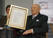  Andrzej Kończykowski „Halicz” podczas 90. urodzin, które przyciągnęły do MPW tłum warszawiaków