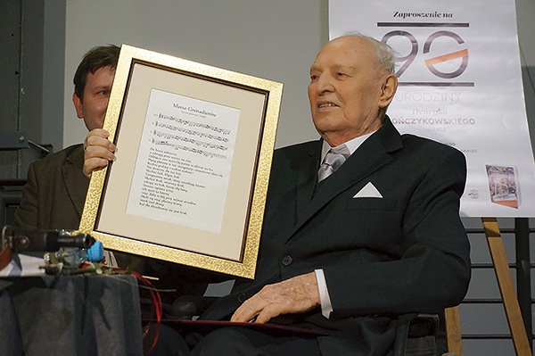  Andrzej Kończykowski „Halicz” podczas 90. urodzin, które przyciągnęły do MPW tłum warszawiaków