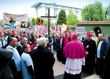  Diecezjalna pielgrzymka do Łagiewnik właśnie dotarła do sanktuarium Miłosierdzia Bożego