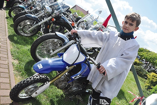 Dominik był najmłodszym motocyklistą zjazdu. Jest też ministrantem