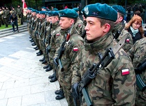 Dowódca Garnizonu Wrocław  płk Krzysztof Krużycki, nawiązując do zapisów o wojskowości w Konstytucji 3 maja, życzył Polakom dumy ze swoich żołnierzy