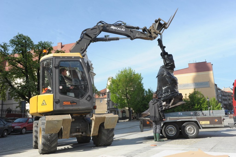 Pomnik św. Jana Pawła II w Świdnicy