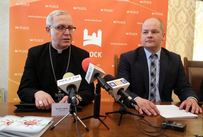 - Cieszy fakt, że już po raz trzeci w naszym mieście wspólnie przeżywamy Święto Rodziny - mówił bp Piotr Libera w czasie konferencji z prezydentem Płocka 