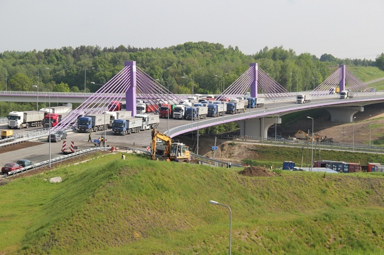 Próby obciążeniowe na moście w Mszanie