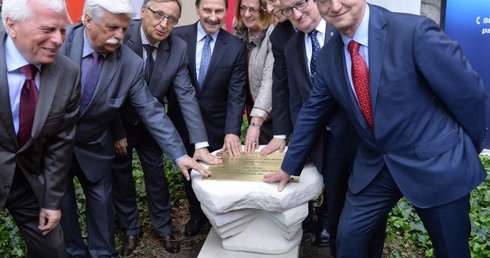 W Krakowie zakopano "kapsułę czasu"