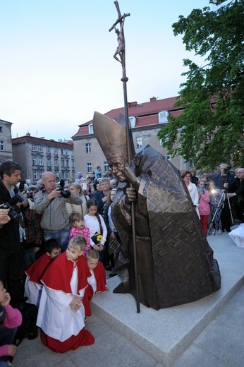 8 maja - pomnik odsłonięty