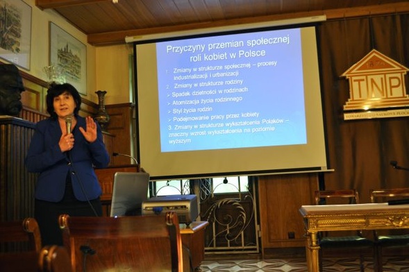Dr Liliana Tomaszewska mówiła o roli kobiet we współczesnym społeczeństwie. Jej wykład był przyczynkiem do ożywionej dyskusji na temat gender
