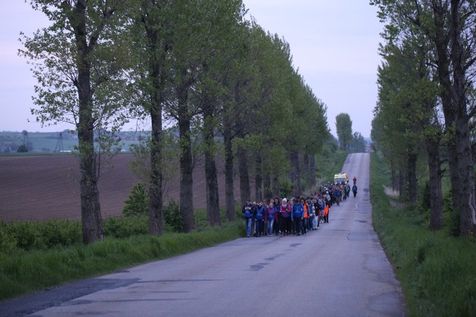 Nocne pielgrzymowanie - cz. 1