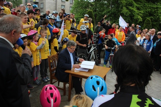 Prezydent Komorowski z cyklistami w Bielsku-Białej