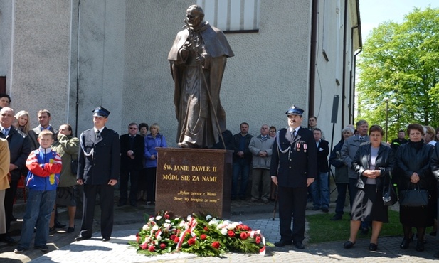 Parafianie niebawem będą przyjmować wizerunek św. Jana Pawła II w swoich domach 